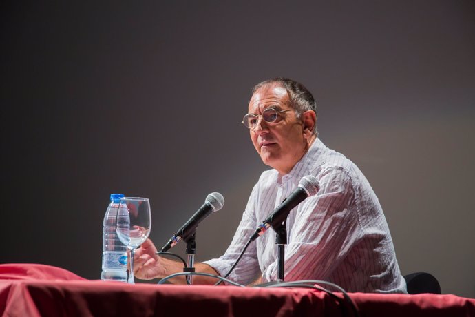 El historiador Emilio Carrillo ofrece una conferencia en Cortegana (Huelva).