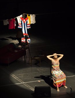 La cubana Laura de la Uz en plena escena teatral