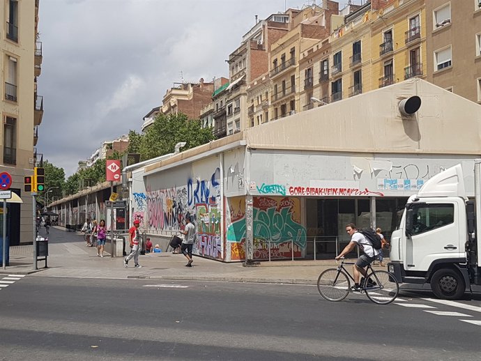 Carpes del mercat provisional de Sant Antoni