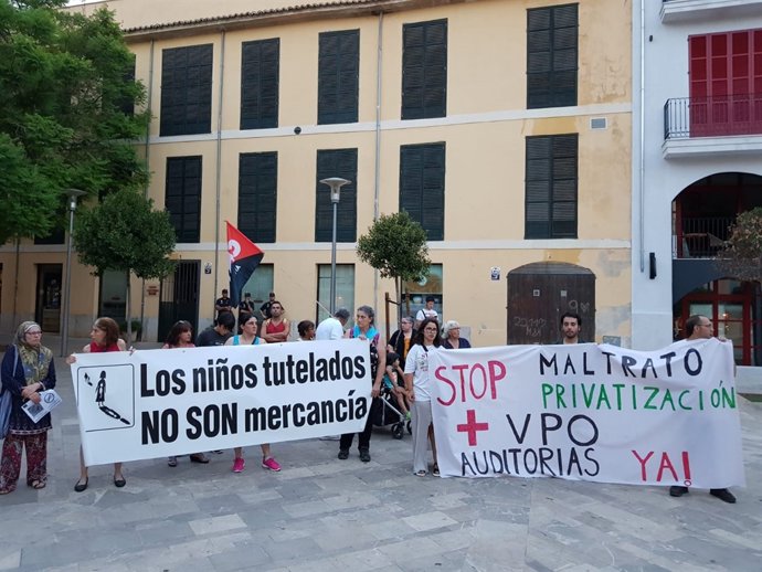Movilización contra los desahucios en Plaza Cort