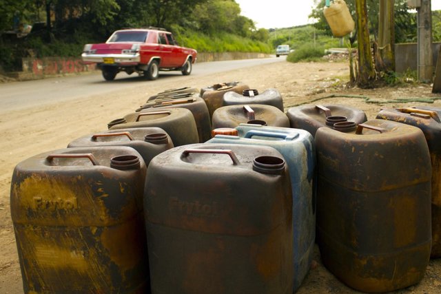 Bidones de gasolina.