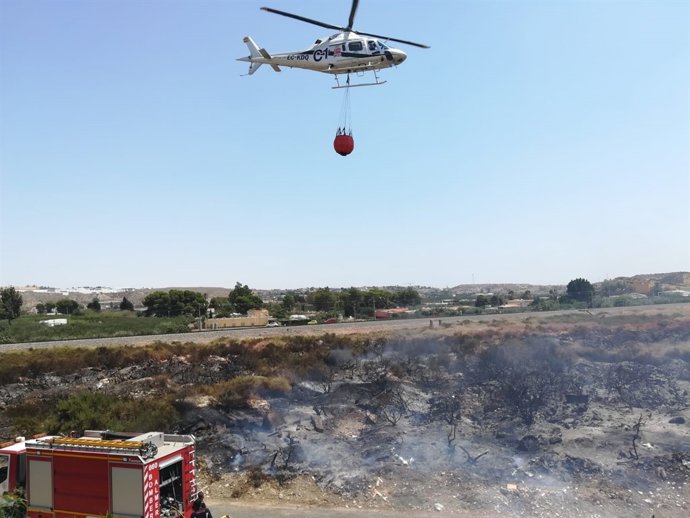Un incendio de matorral en Almería.