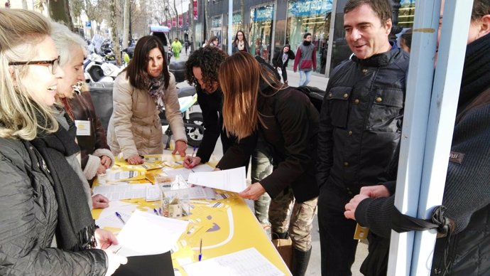 La asociación Hablamos Español recoge firmas en Barcelona