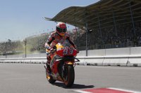 Márquez: "Si Lorenzo y 'Dovi' se van repartiendo las victorias, yo firmo ya"
