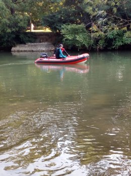 Búsqueda de una persona desaparecida en el río Arga