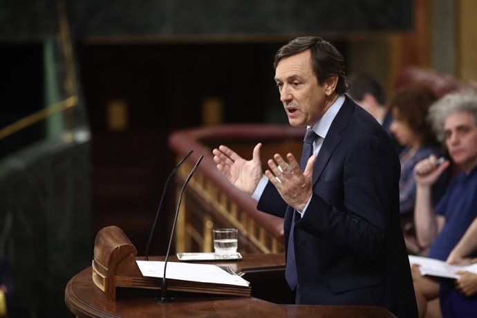 Hernando intervé després d'informar Pedro Sánchez del seu programa de govern