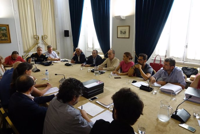El Ayuntamiento De Málaga Informa: Fotografías (2) De La Reunión Del Alcalde Con