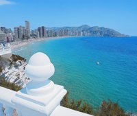 "¿Por qué no pueden los españoles irse a otro lado para sus vacaciones?": La queja de una turista británica en Benidorm