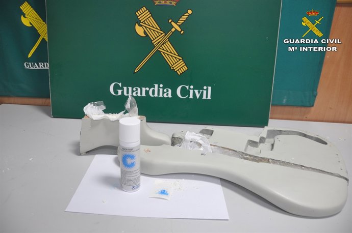 Cocaïna amagada en un baix elèctric