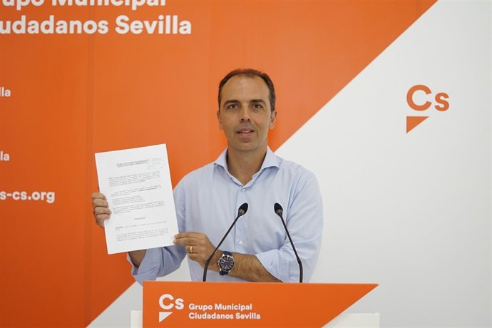 Millán muestra las alegaciones 