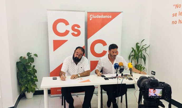 Los concejales de Ciudadanos en Linares, Juan Carlos Trujillo y Salvador Hervás.