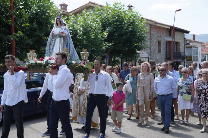 La vicepresidenta en las fiestas de Rasines