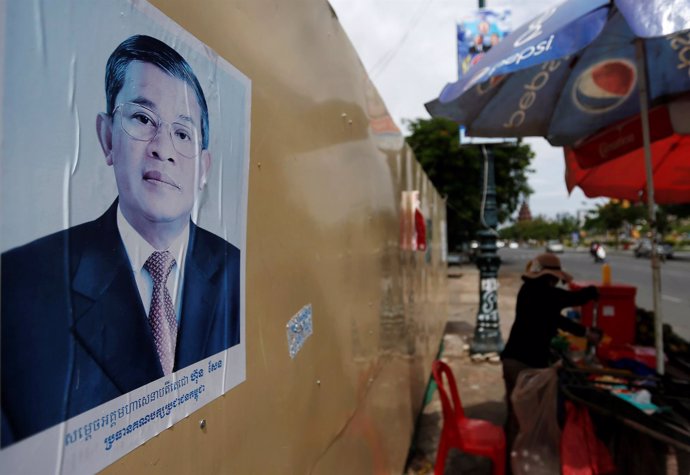 Cartel con la imagen de Hun Sen