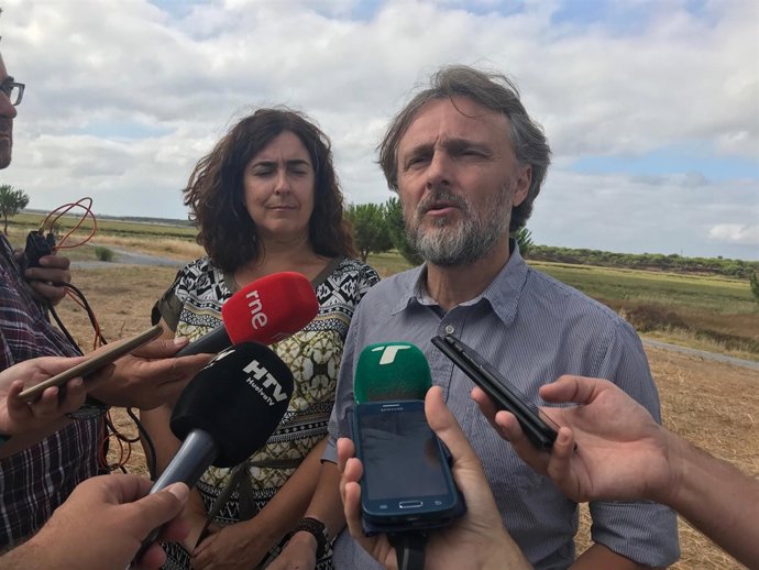 José Fiscal, ante los medios. 