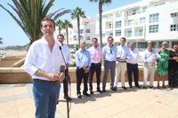 Casado (PP) critica la política migratoria de "bandazos" de un "ausente" Pedro Sánchez, ocupado en "ceder a chantajes"