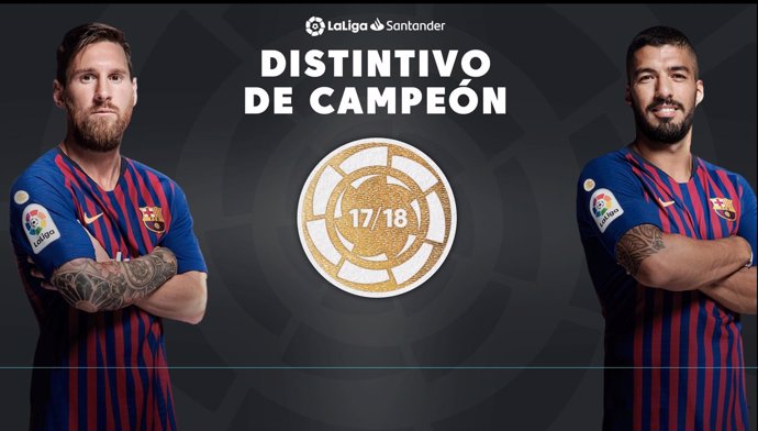 Leo Messi y Luis Suárez con el distintivo de campeón de LaLiga 2017-18
