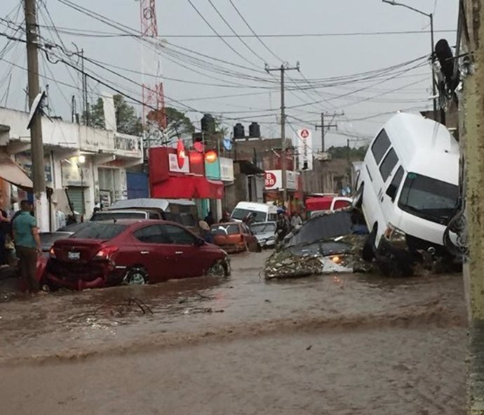 Fuertes lluvias en Edomex deja dos muertos y 135 casas dañadas