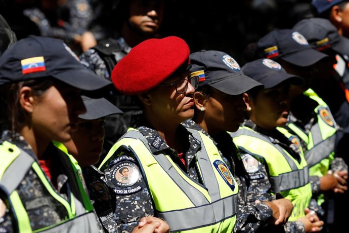 Agentes venezolanos impiden el paso a manifestantes
