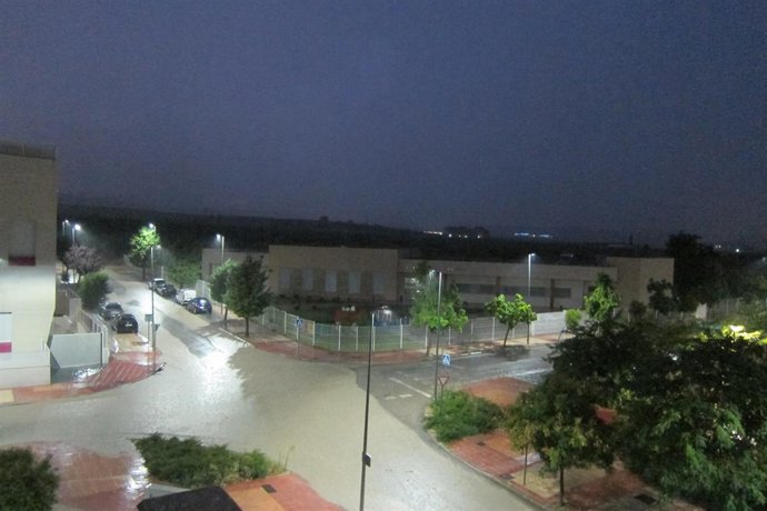 Balsa de agua en calles de Jaén como consencuencia de la tormenta.