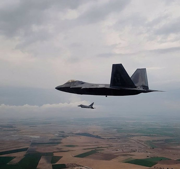 Un F-22 estadounidense participa en un entrenamiento en la Base de Albacete