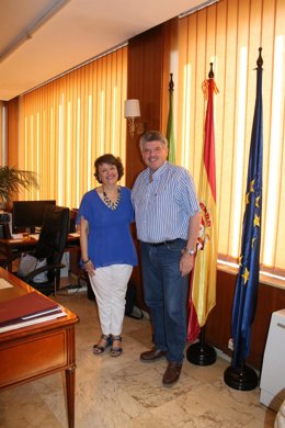 La subdelegada del Gobierno se reúne con el alcalde de Villaviciosa de Córdoba