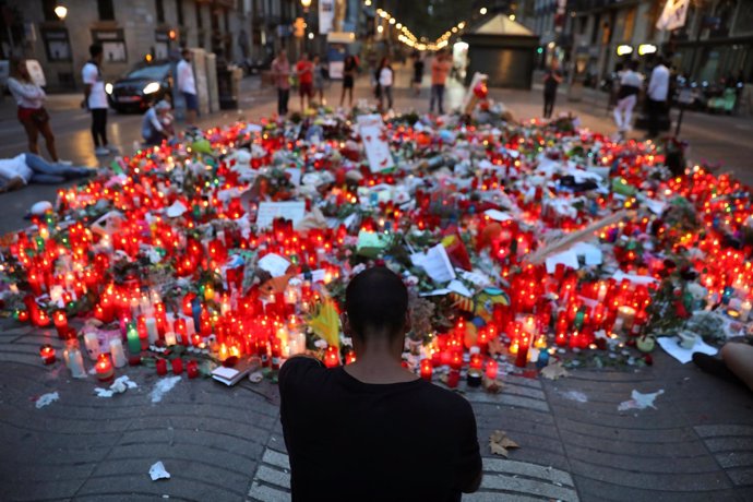 Homenajes en Barcelona tras los atentados en Las Ramblas y Cambrils
