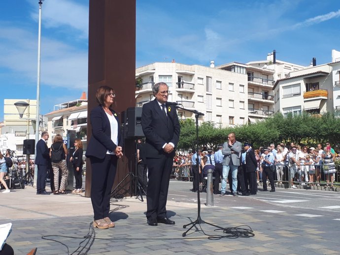 La alcaldesa de Cambrils, C.Mendoza, y el presidente de la Generalitat, Q.Torra