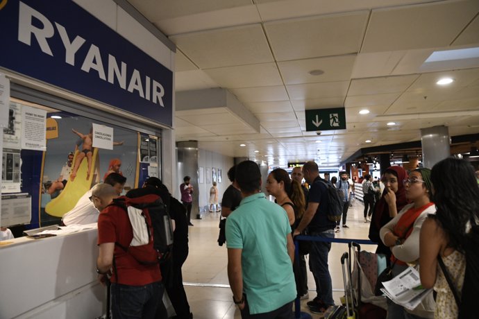 Los sindicatos protestan en el Aeropuerto de Madrid-Barajas Adolfo Suárez durant