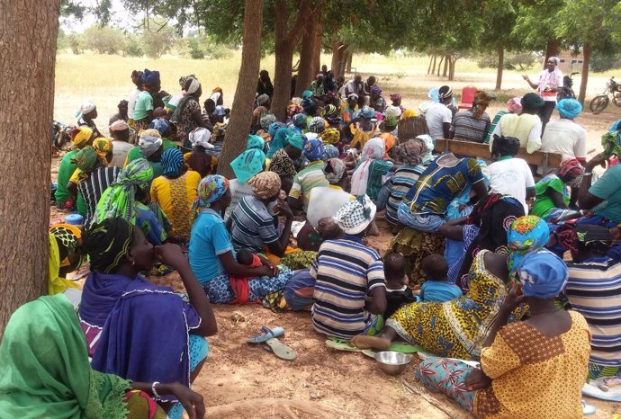 Un grupo de mujeres en el norte de Burkina Faso