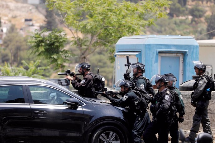 Enfrentamientos entre palestinos y policía israelí en Jerusalén