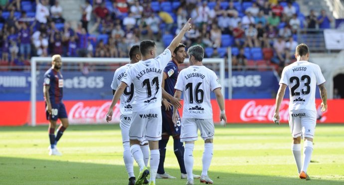 El Huesca cae de pie en Primera 