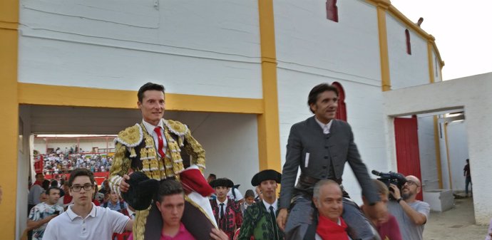 Urdiales y Ventura a hombros en Alfaro 