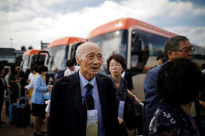 Surcoreanos esperando para reunirse con sus familiares en Corea del Norte 
