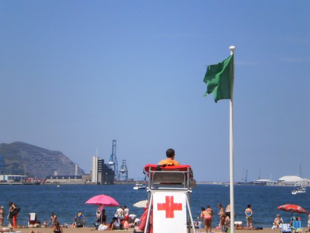 Imagen de Archivo, Playa de Getxo con bandera verde