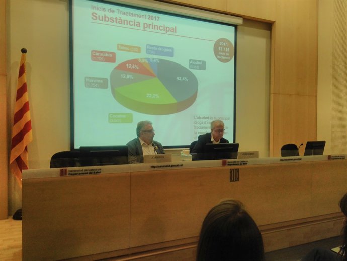 El secretari de Salut Pública Joan Guix i el sotsdirector de Drogodependències 