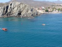 Extinguido el incendio de un barco en la playa de Puntas de Calnegre (Lorca)