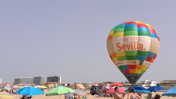 El globo aerostático de la campaña 'Hay otra Sevilla'