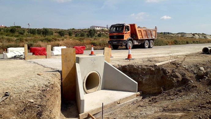 Obras en ka carretera la CV-607, que conecta Castejón de Valdejasa y Tauste
