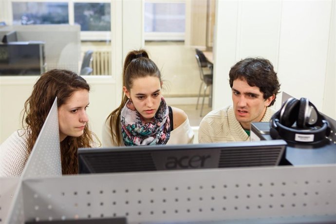Estudiantes, en el Centro Superior de Idiomas de la UPNA.