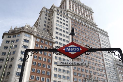 Edificio España, Metro Plaza España