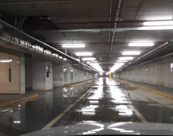 Parking de la estación de Delicias inundado por una tormenta