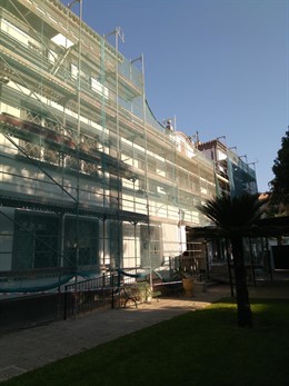 Obras en la fachada del Centro Guadalmedina 