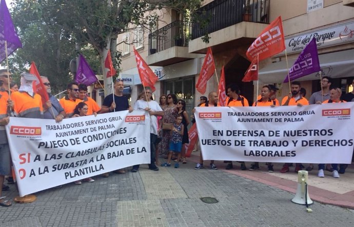 Concentración sindicado trabajadores grúa