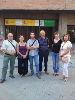 Representantes de los trabajadores del metro y la concejal Pilar Rivas