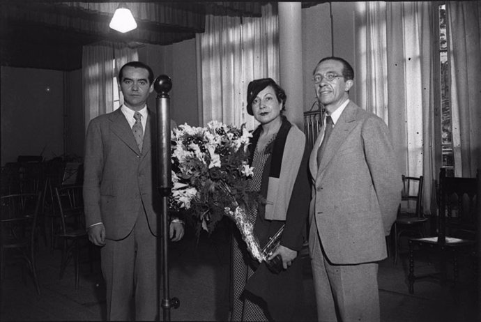 Federico Garcia Lorca, Margarida Xirgu y Cipriano Rivas en la foto de Brangulí