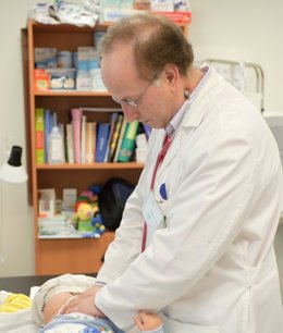 Médico, Pediatra 