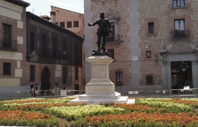 Zona ajardinada en Plaza de la Villa