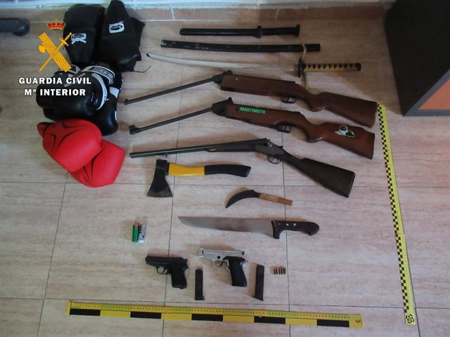 Armamento y material incautado tras una operación por un ajuste de cuentas