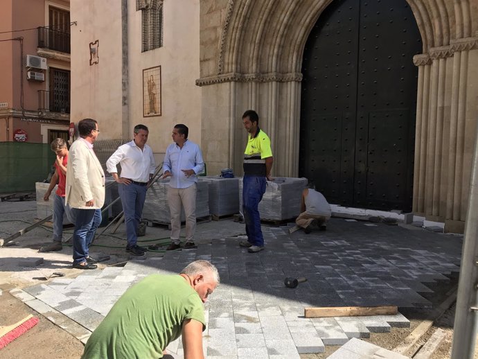 Obras en la plaza de San Román de Sevilla