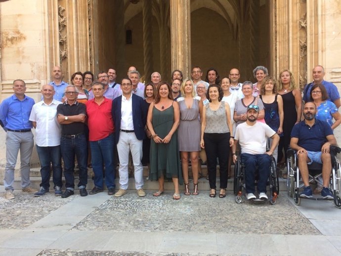 Francina Armengol con miembros del Tercer Sector Social